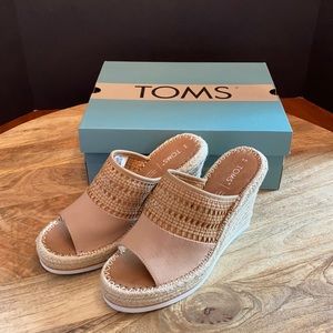 TOM’s Monica Mule Honey Basketweave NEW size9